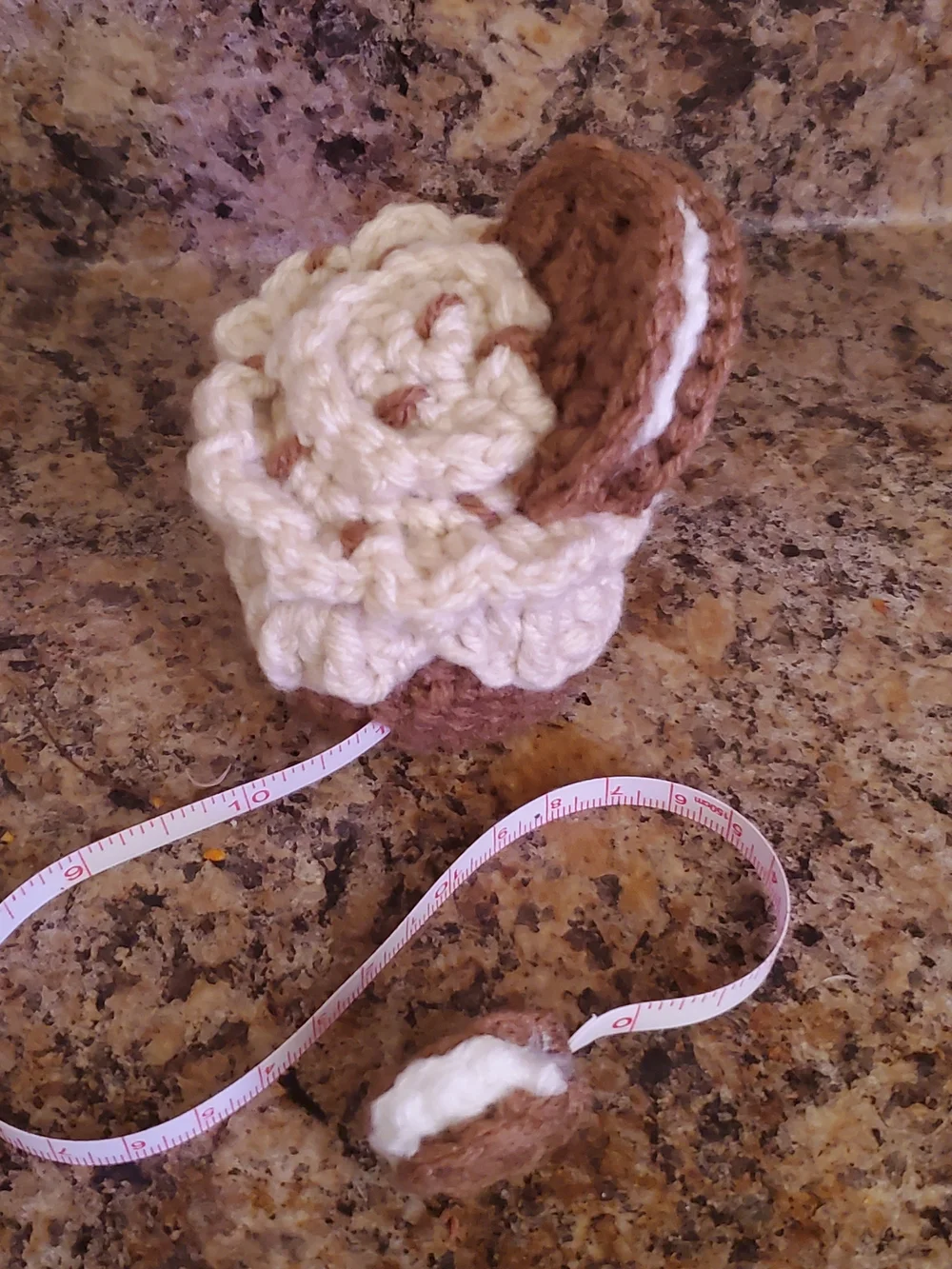 💎$3 WITH BUNDLE💎 Cupcake Tape Measure - *Flaw/Fussy Tape Measure* - Picture 5 of 10